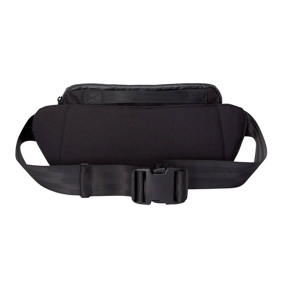 Black 2 L Hip Bag F141