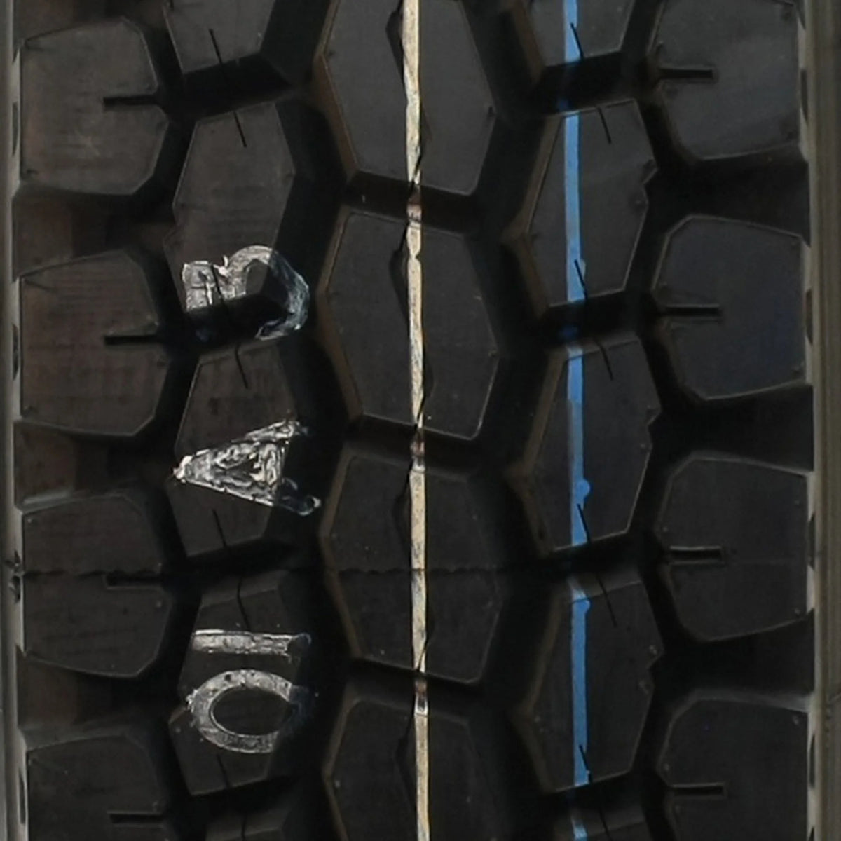 11R22.5 Commercial Tire B305